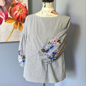 Embroidered sleeve tunic